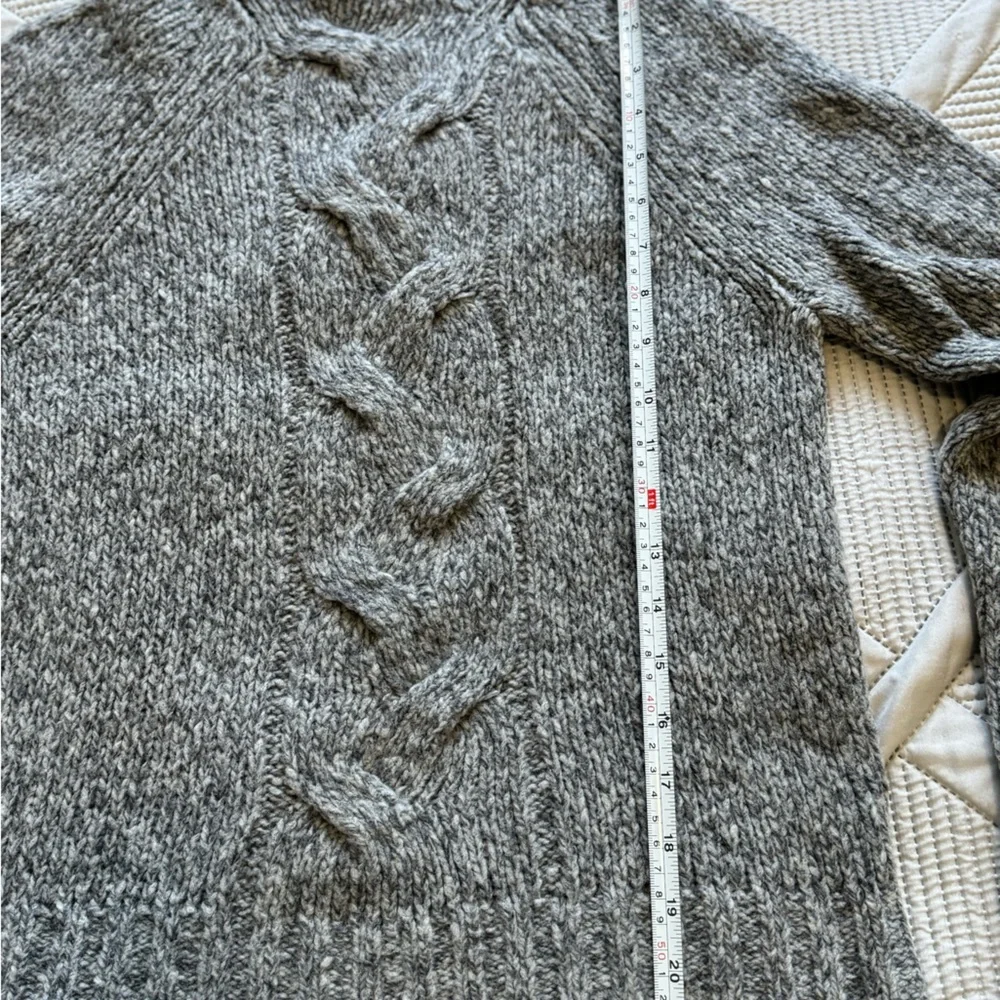 ANN TAYLOR GRAY CABLE KNIT MERINO BLEND (80%) SWEATER SZ M - Picture 6 of 7